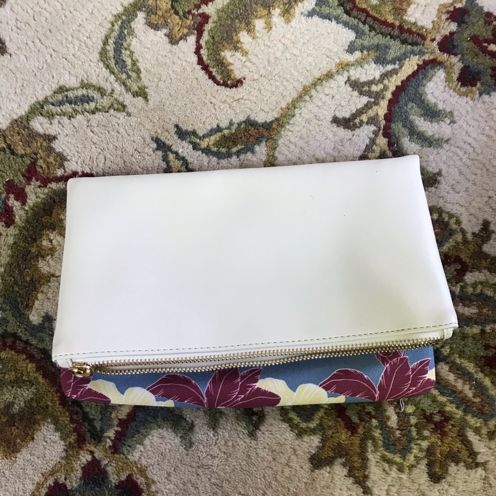 REVERSIBLE CLUTCH PURSE!
